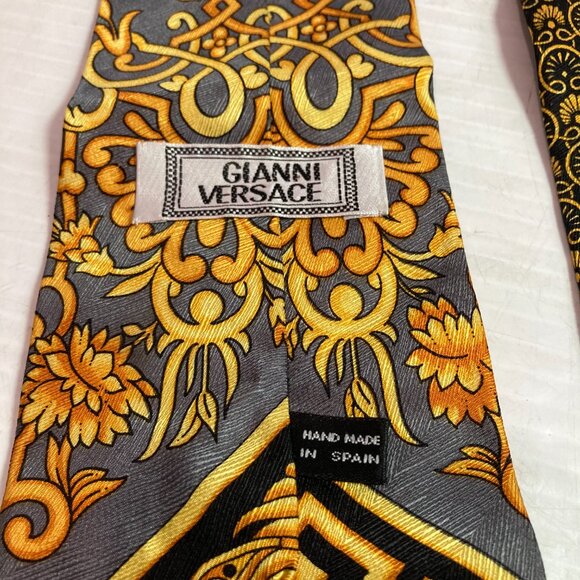 Vintage Gianni Versace Tie  Necktie Made in Italy 68" x 4" - Picture 7 of 8